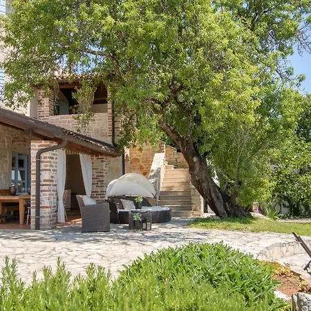 C'est La Vie Villa